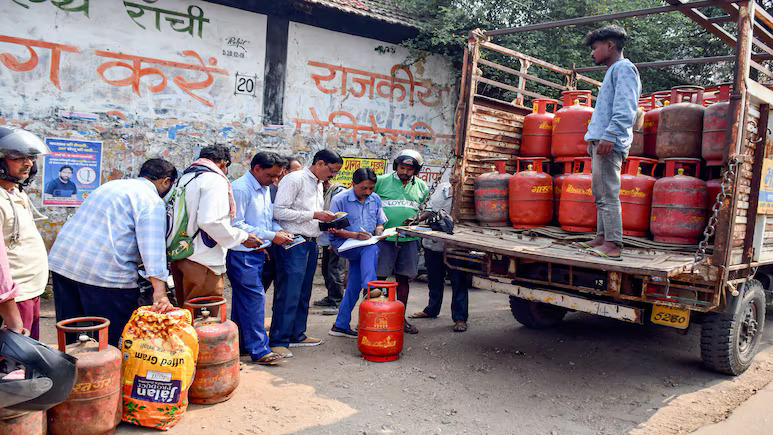 PM Modi Reviews LPG Supply Situation With Key Ministers Amid West Asia Tensions