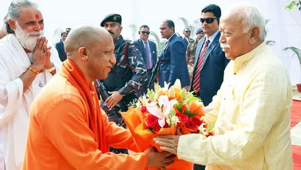 rss chief mohan bhagwat and yogi adityanath