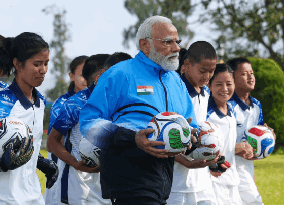pm modi play football