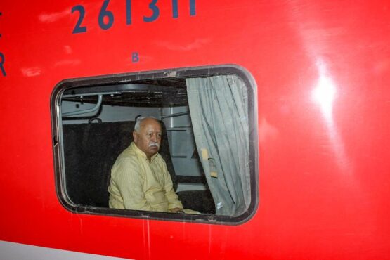 mohan bhagwat in train