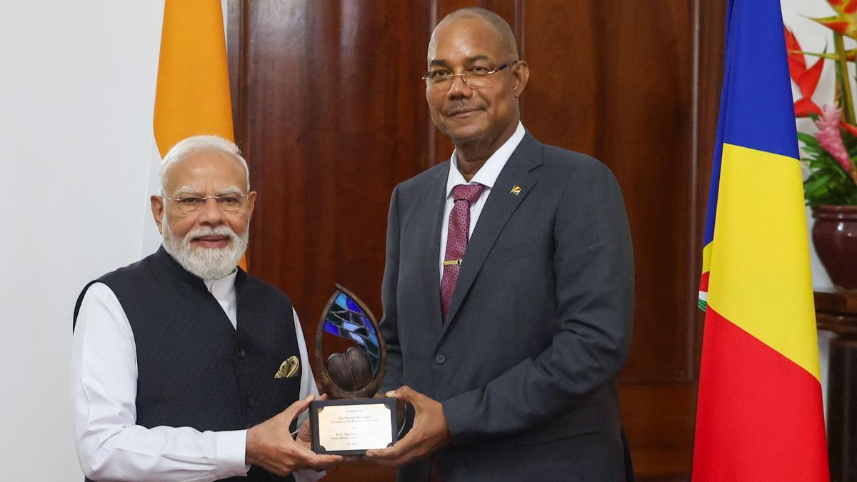 PM Modi Unveils Vision for an ‘Ocean of Opportunity’ During Seychelles Visit