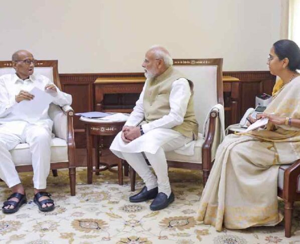 narendra modi with sharad pawar