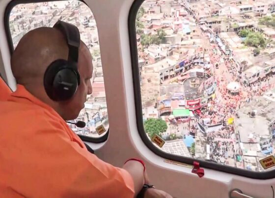 cm yogi welcomes kanwariya