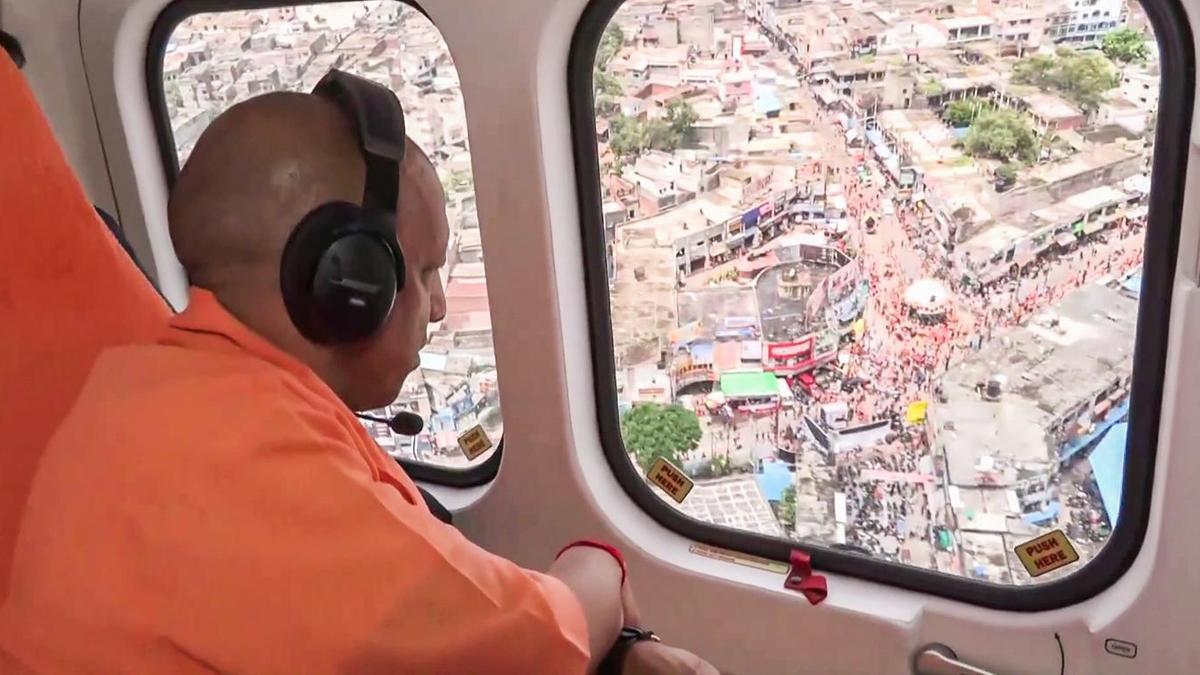 CM Yogi Welcomes Kanwariyas in Meerut, Calls Kanwar Yatra a Symbol of Devotion and Unity