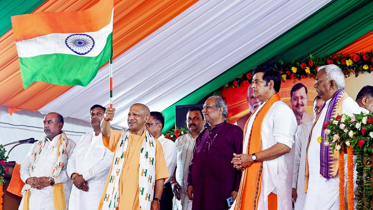 Yogi Adityanath Says Tricolour Represents India’s Honour, Pride and Glory During Gorakhpur Tiranga Yatra