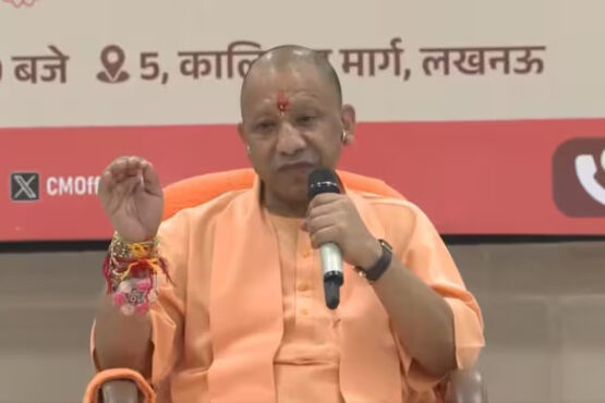 yogi adityanath on smartphone uses