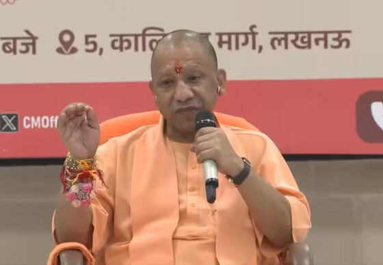 yogi adityanath on smartphone uses