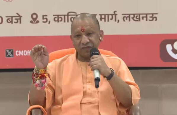 yogi adityanath on smartphone uses