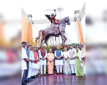 yogi adityanath to clean gomti river