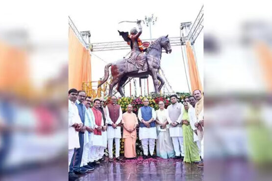 yogi adityanath to clean gomti river