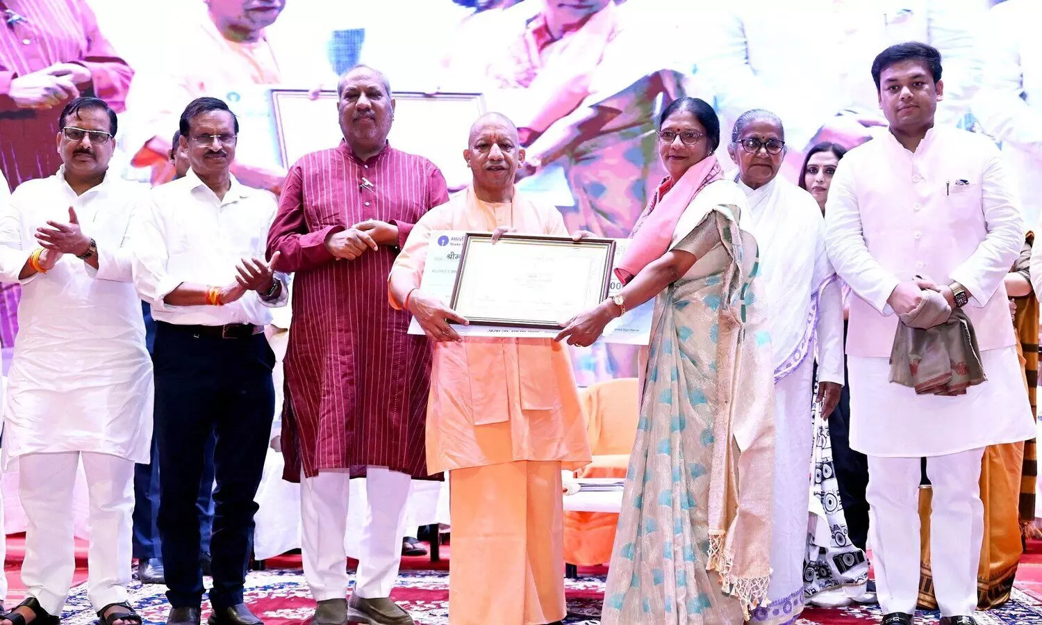 UP CM Yogi Adityanath Honours All 81 Award-Winning Teachers on Teachers’ Day