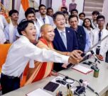 yogi adityanath with japanese student
