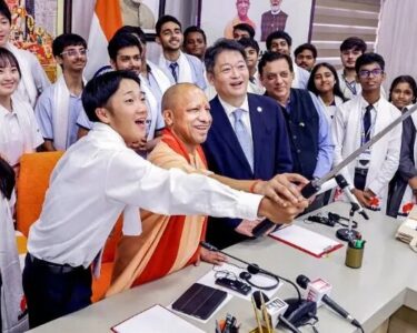 yogi adityanath with japanese student