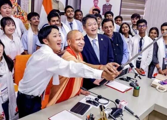 yogi adityanath with japanese student