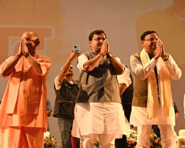 yogi adityanath with nitin nabin