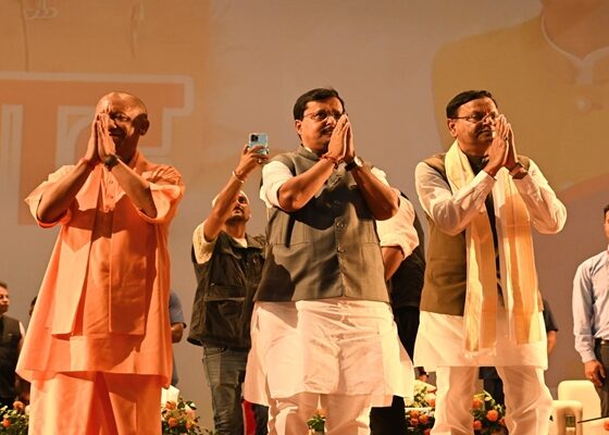 yogi adityanath with nitin nabin
