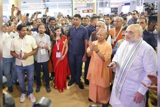 yogi with amit shah