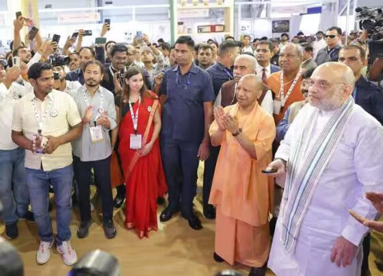 yogi with amit shah