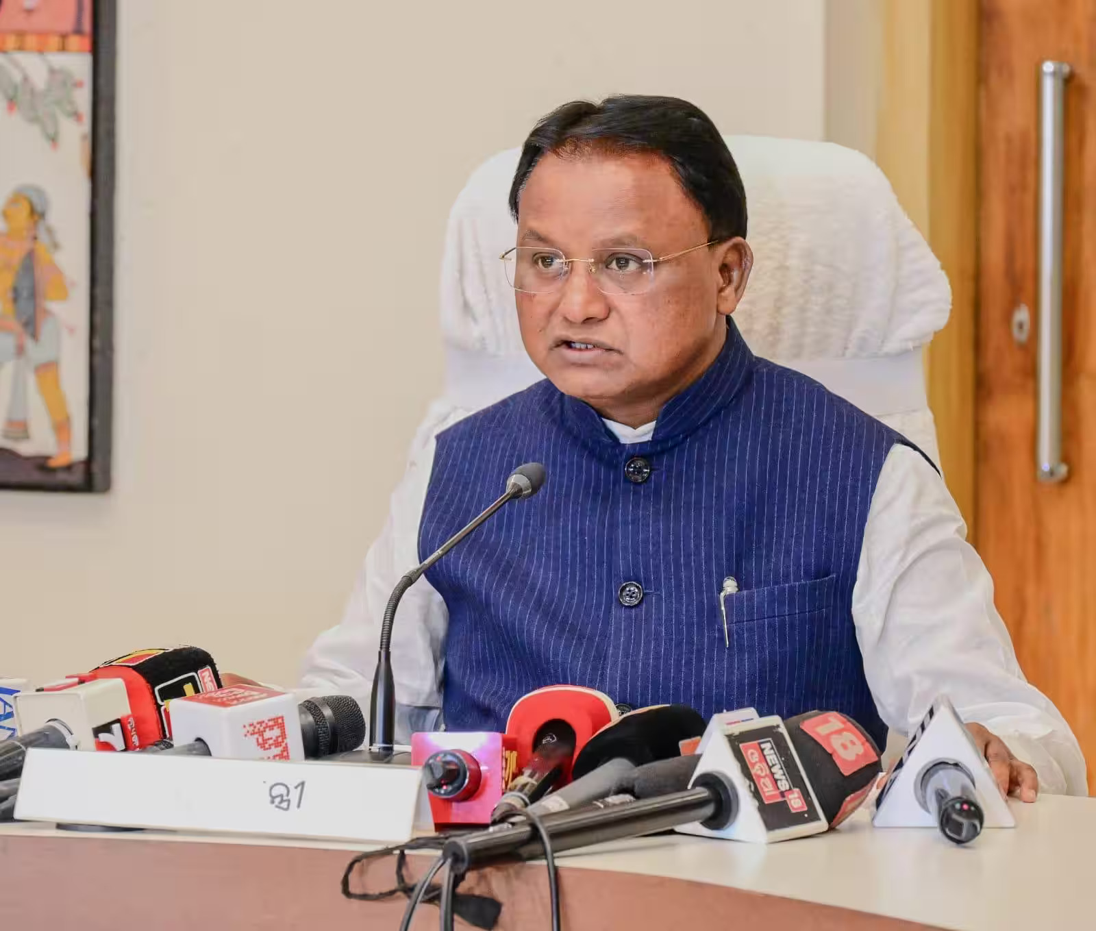 Odisha CM Mohan Charan Majhi Flags Off 25 Electric Buses at National Urban Conclave 2026