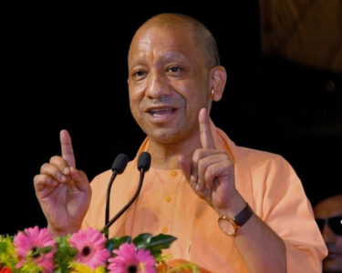 yogi adityanath to give student scholarship