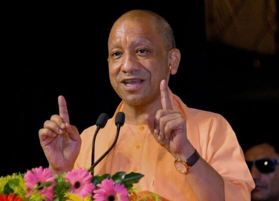 yogi adityanath to give student scholarship